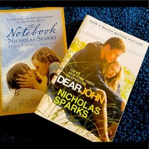 2 classic Nicholas Sparks paperback books.